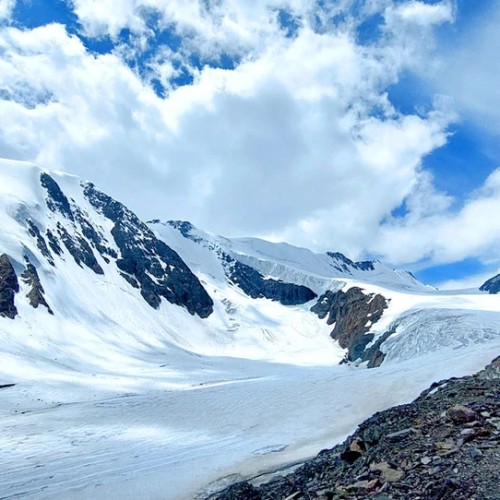 К ледникам: треккинг налегке в ущелье Актру с проживанием на турбазе