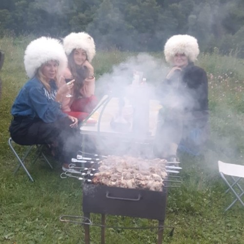 Пикник по-кавказcки с видом на Эльбрус