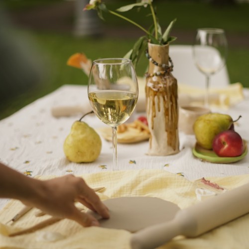 Мастер-класс по лепке из глины в Лопухинском саду Петербурга