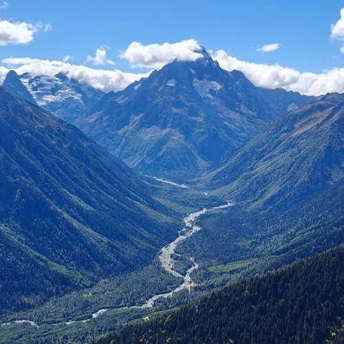 В горы — от суеты и забот: треккинг в Архызе без рюкзаков