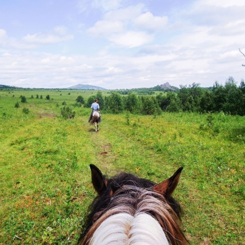 Выходные в селе Кага с проживанием в купольным доме, конной прогулкой и сплавом (всё включено)