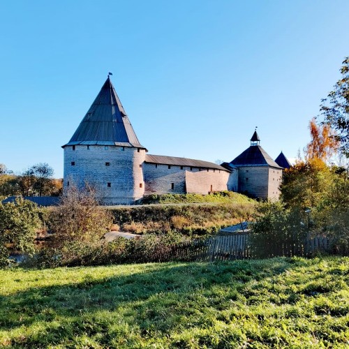В древнюю Старую Ладогу — на комфортабельном автомобиле
