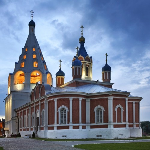 Коломенский кремль под покровом ночи