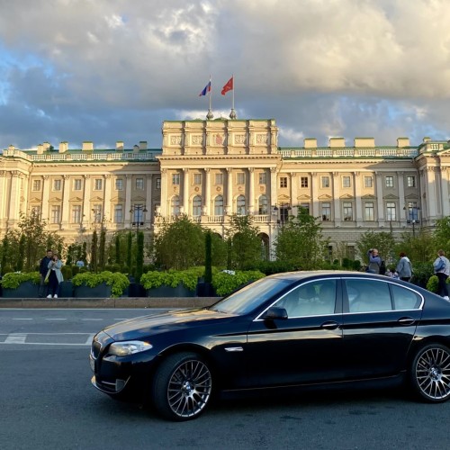 Трансфер в аэропорт Петербурга или из него с обзорной экскурсией в пути
