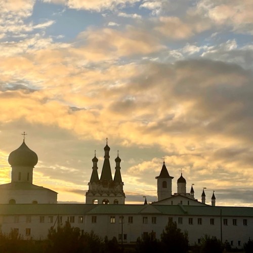 Из Петербурга — к монастырям и святому источнику