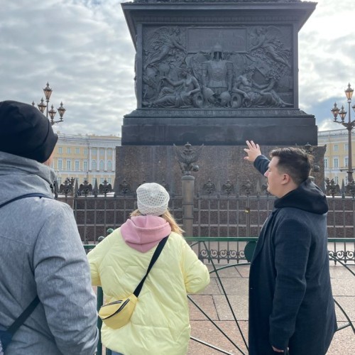 Дворцовая площадь для детей и их родителей