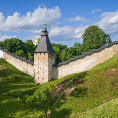 Вдоль железных дорог на встречу с историей: на круизном поезде в Новгородскую и Псковскую области