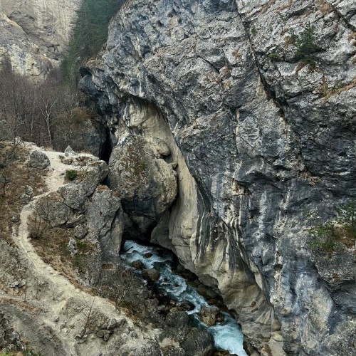 Кавказское ассорти со вкусом вина: путешествие по Грузии и 6 живописным ущельям Осетии