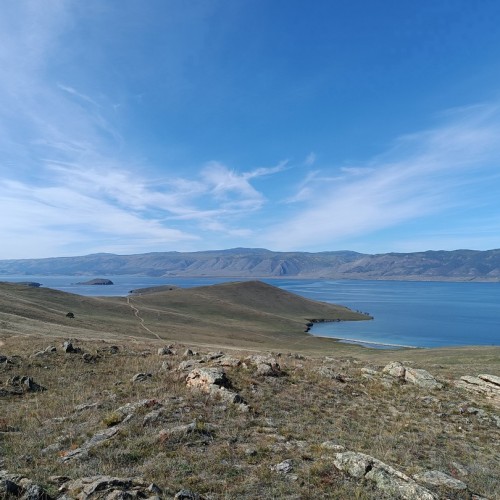 Мысы, бухты, предгорье и Ольхон: путешествие по живописным окрестностям Байкала