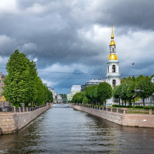 Петербург — как витрина Империи: масштаб площадей и роскошь дворцов от Петра до Путина