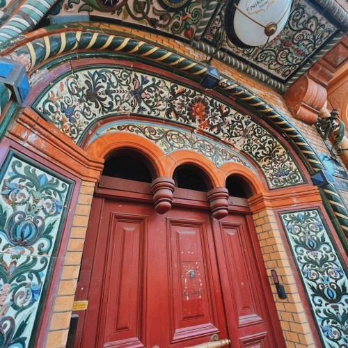 Аутентичный Петербург 3 в 1: коммуналка, дворы и парадные на индивидуальной экскурсии