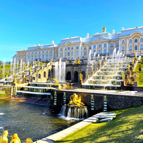 К фонтанам Петергофа — на комфортабельном автомобиле с личным гидом