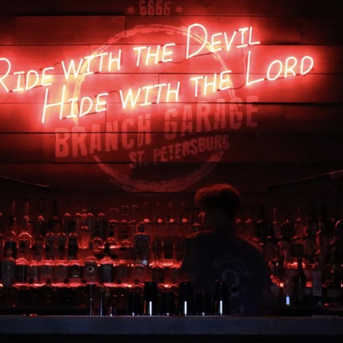 Декаданс и ренессанс: лекция-променад по необычным барам Петербурга (18+)