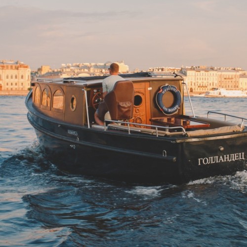 Прогулка на катере «Голландец» по водам Санкт-Петербурга