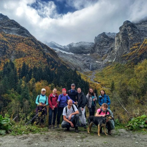 А давай в Домбай? Треккинг без рюкзаков