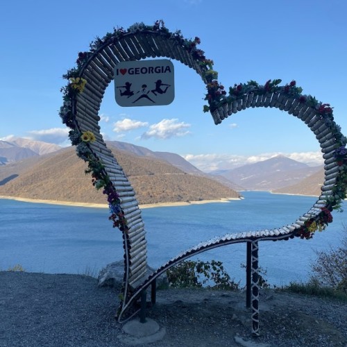 Неделя в окружении гор: башни Ингушетии, тёплая атмосфера Грузии и уют Владикавказа