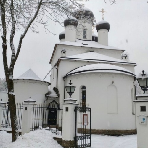 По святым местам и к Серафиму Вырицкому на автомобиле