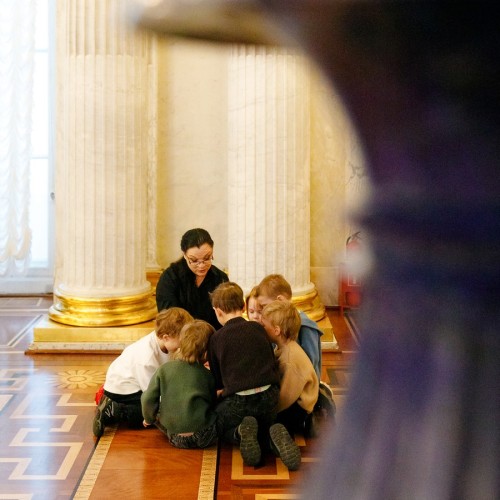 Экскурсия для детей «Каменная шкатулка Эрмитажа: малахит, лазурит и мозаика»