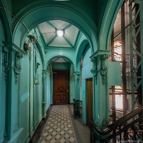 Комбо-экскурсия: обзорная на крыше + парадные и дворы-колодцы