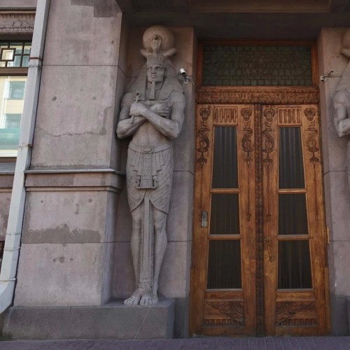 Нетривиальная прогулка по forbes-адресам старого Петербурга