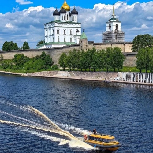 Водная прогулка на катере по центру Пскова — 30 минут