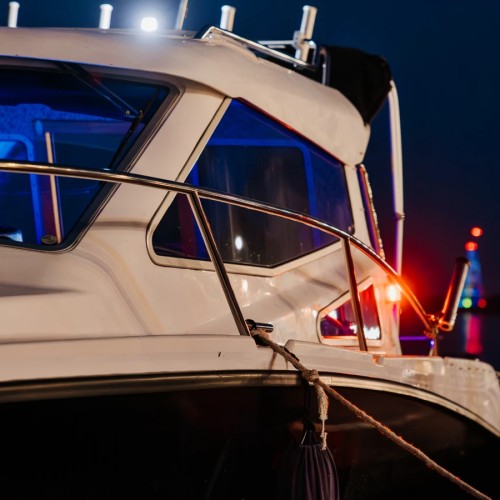 Романтичный Нижний на вечерней прогулке на катере