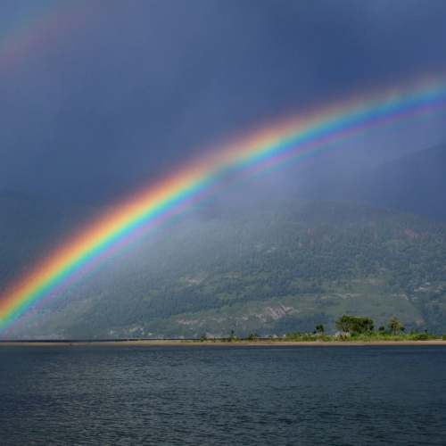 Из Горно-Алтайска в посёлок Яйлю и на Телецкое озеро — на катере
