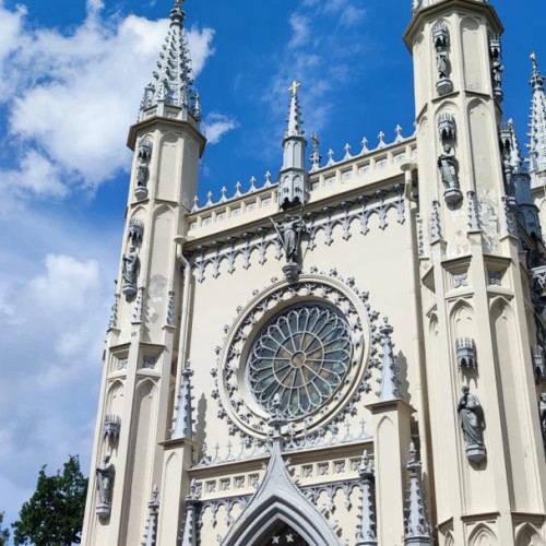 Готика в Петергофе: парк «Александрия»