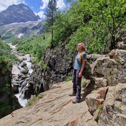 Прогулки по Домбаю: треккинги налегке к ущельям, горам и озёрам