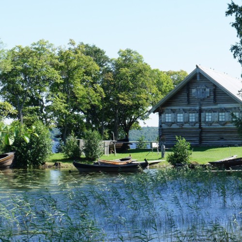 Своей компанией по Карелии: первобытные послания у Онежского озера, Кижи и прогулка на катере