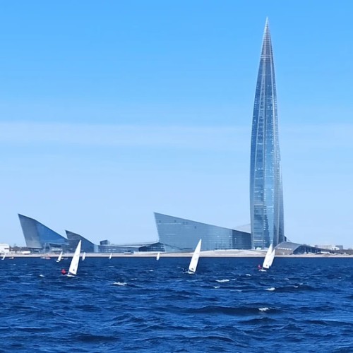 К фонтанам Петергофа — с ветерком на метеоре