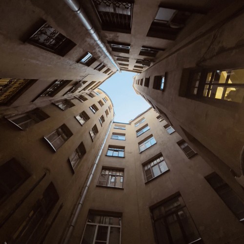 Дворцы и хижины Петроградки