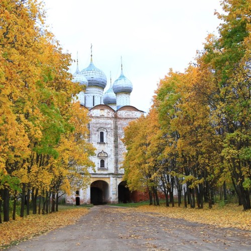 Борисоглебский монастырь: из 21 века в 14-й (на вашем авто)