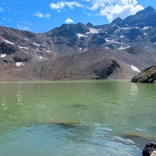 Нетипичное Приэльбрусье: треккинг налегке к 4 высокогорным озёрам с проживанием в гостинице
