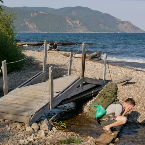 Треккинг по экотропе вдоль озера Байкал