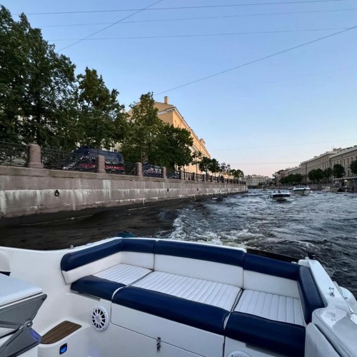 Сердце Петербурга: прогулка на катере по рекам и каналам города