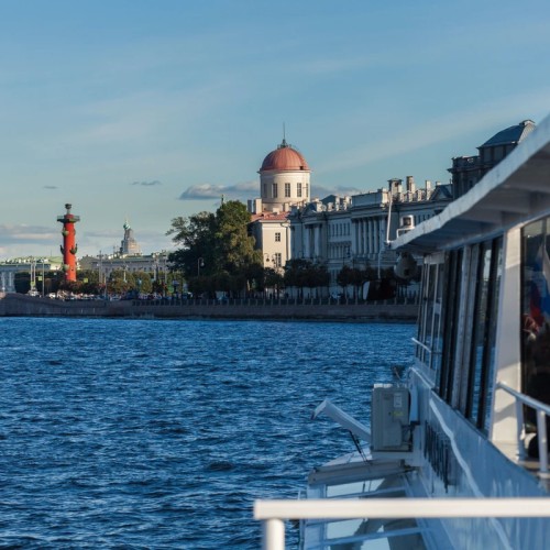 Прогулка на теплоходе с аудиогидом — от набережной Макарова до Финского залива
