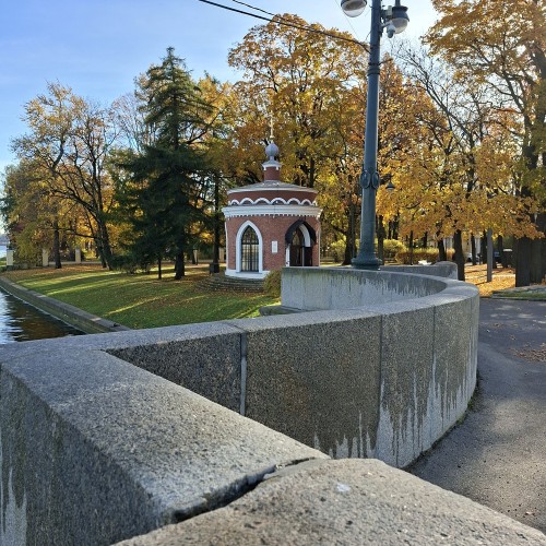 Каменный — остров сокровищ: прогулка по элитному дачному предместью