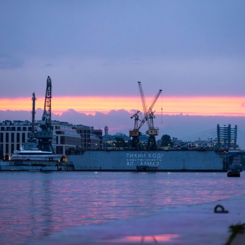 Прогулка на открытом катере — от центра Петербурга до новых кварталов у воды