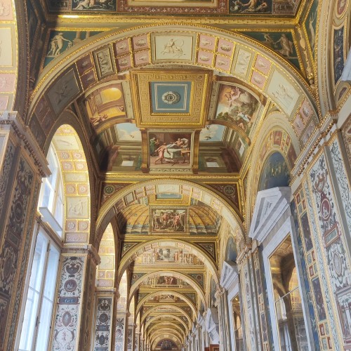 Охота за бриллиантами Екатерины II: забавная экскурсия-квест по Эрмитажу без гида