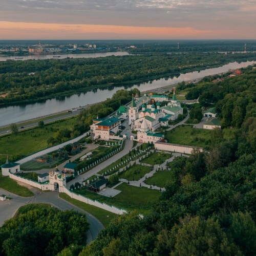 Уроки истории в Печерском монастыре: Рюриковичи и Романовы (в группе)