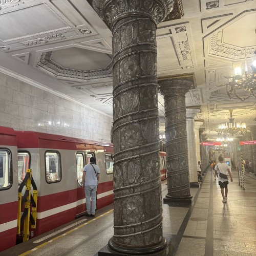 Петербургский метрополитен: обзорная экскурсия по историческим станциям метро