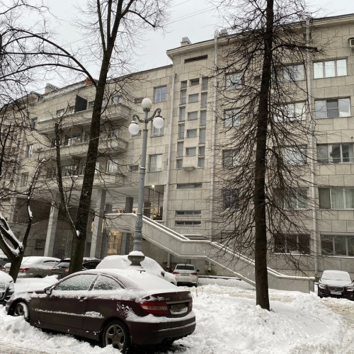 На стыке двух эпох: променад по Петроградке в мини-группе