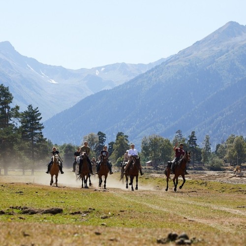 Верхом по Архызу: поездка для конников с любой подготовкой