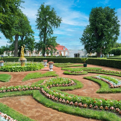 Петергоф: фонтаны и дворцы Нижнего парка