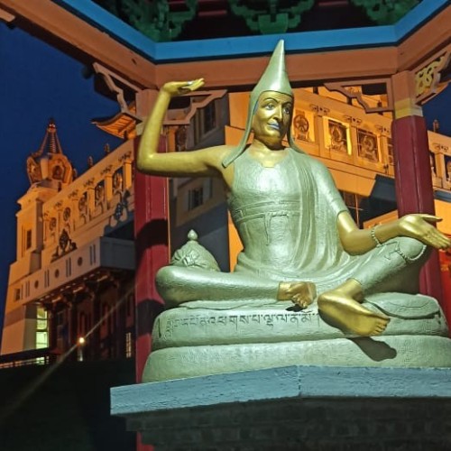 В Элисту из Волгограда на автобусе: вальс тюльпанов, этнопрограмма, мастер-классы и «Страна Бумба»