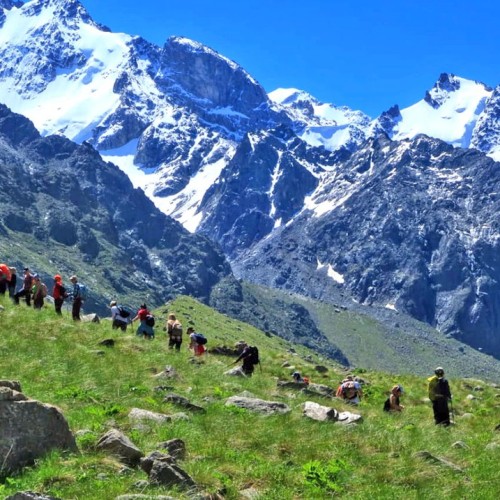 Перезагрузка в Безенги с проживанием в палатках: треккинг к ледникам, водопадам и диким турам