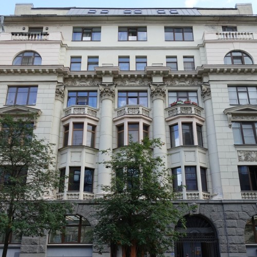 Семенцы: путь от казарм до фабрики звёзд старого Петербурга