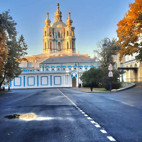 Смольный за 300 лет: от Смольного двора до убийства Кирова