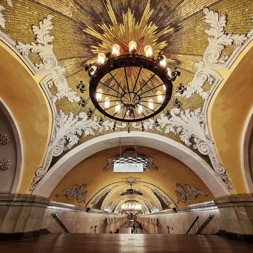 Метро Москвы — подземный город и его контрасты